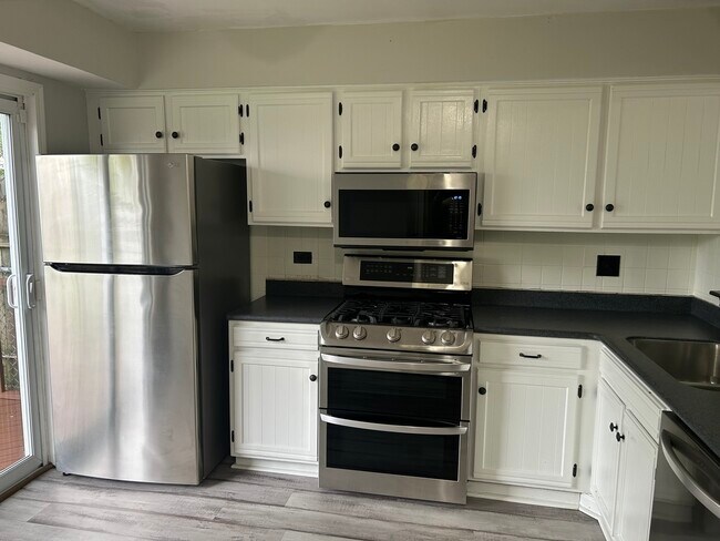 Photo - 1804 DeForest Ln