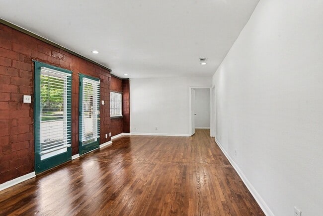 Photo - 405 N Prairie Ave
