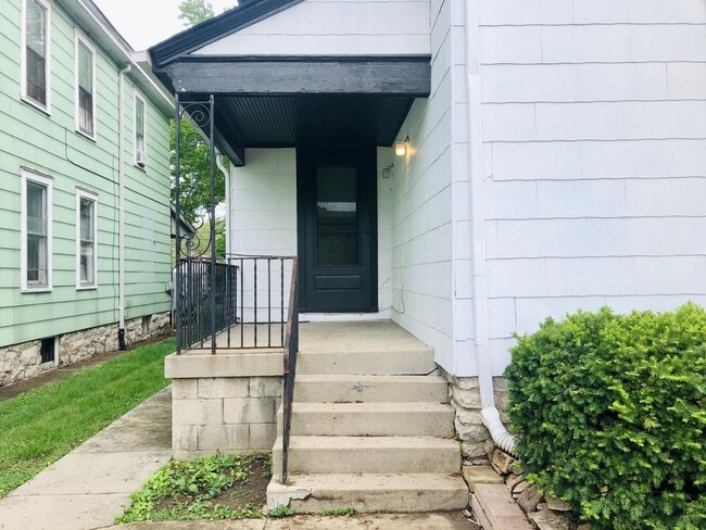 Building Photo - 82 E Maynard Ave Unit 82 Apt. A