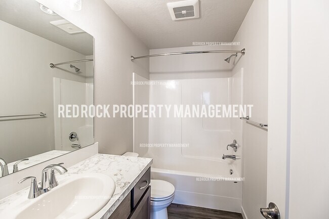 Photo - 303 Woodlawn Ln