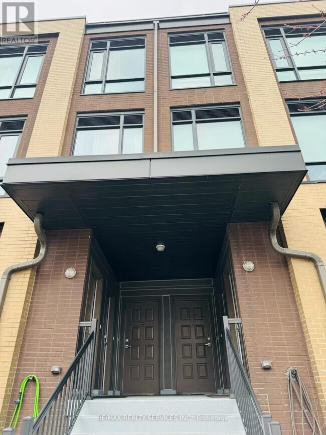 Photo - 639 Lawrence Ave W