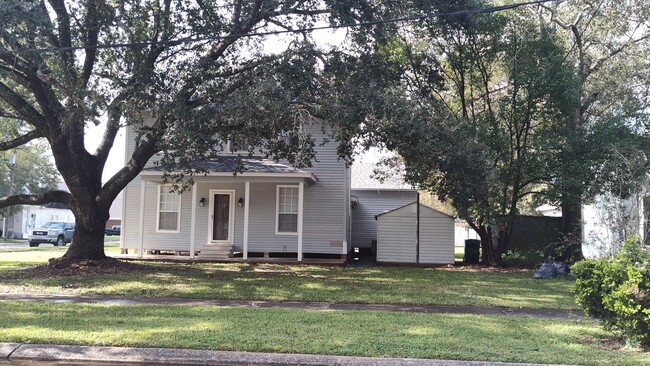Photo - 903 N Church St House