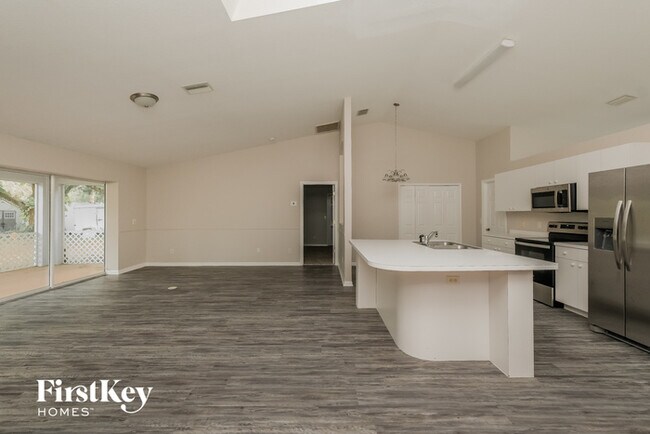 Photo - 2920 Tusket Ave