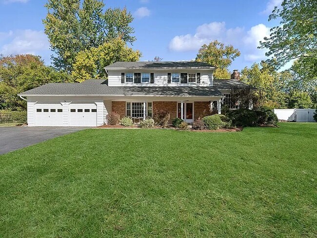 Photo - 15 Van Wyck Dr House