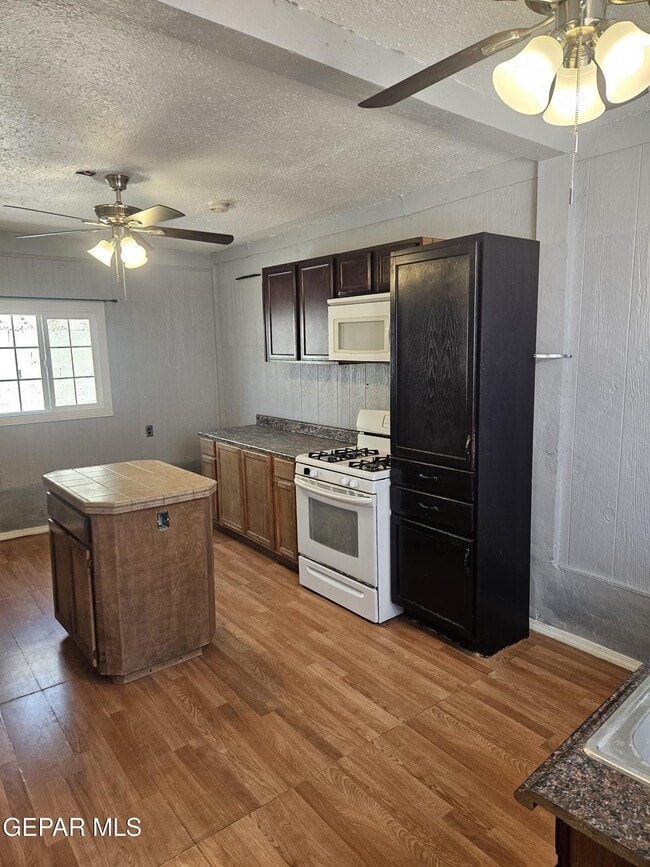 Photo - 14565 Hendrik Dr