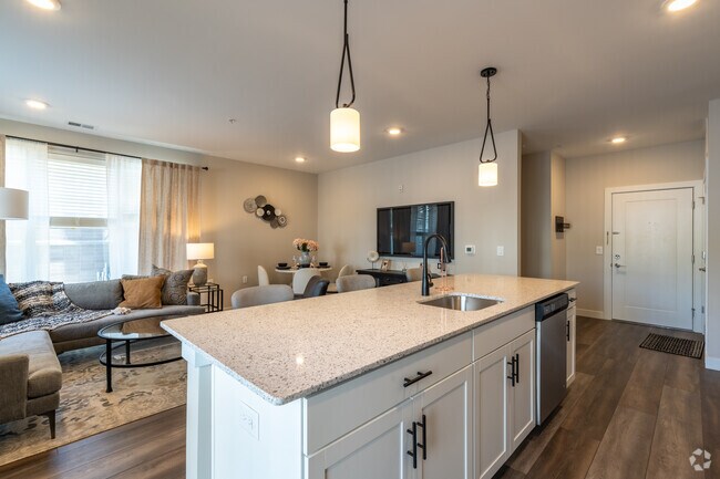 1BR, 1BA +Den - 1,044SF