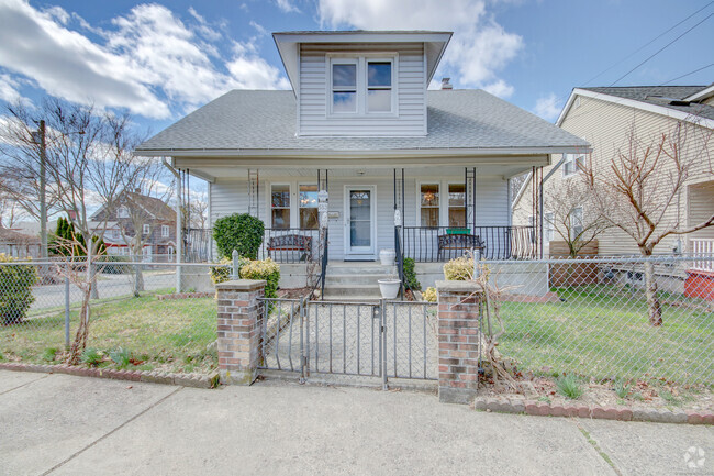 Building Photo - 553 Wayne St Rental