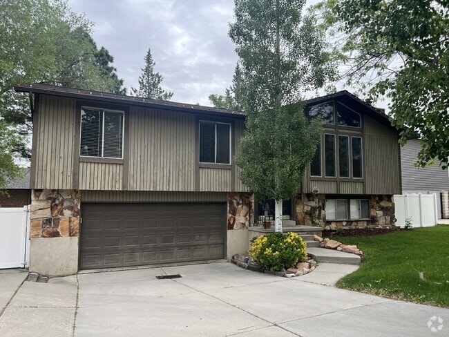 Building Photo - 2243 Aspen Hills Dr Rental