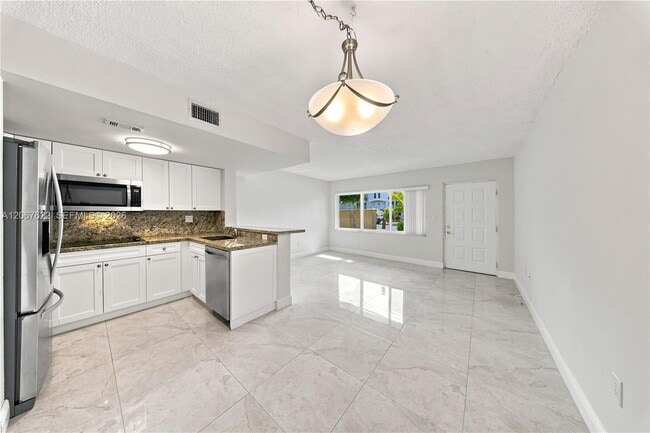 Building Photo - 670 NW 85th Pl