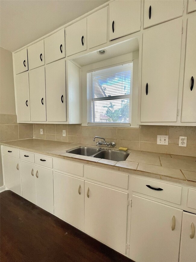 Photo - 813 Nursery St