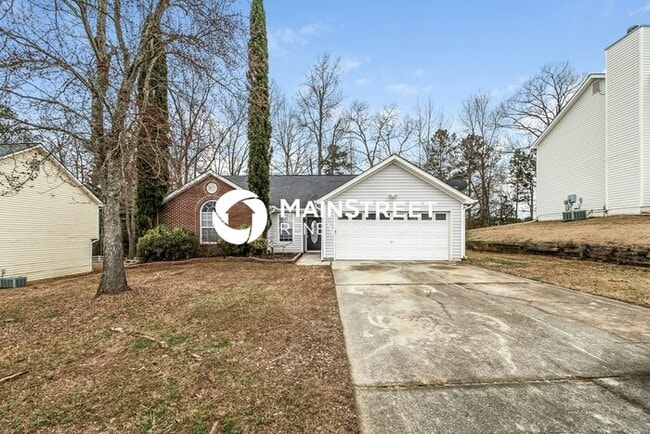 Building Photo - 3 Bedroom Pet-Friendly Home in Jonesboro, GA with Main Street Renewal