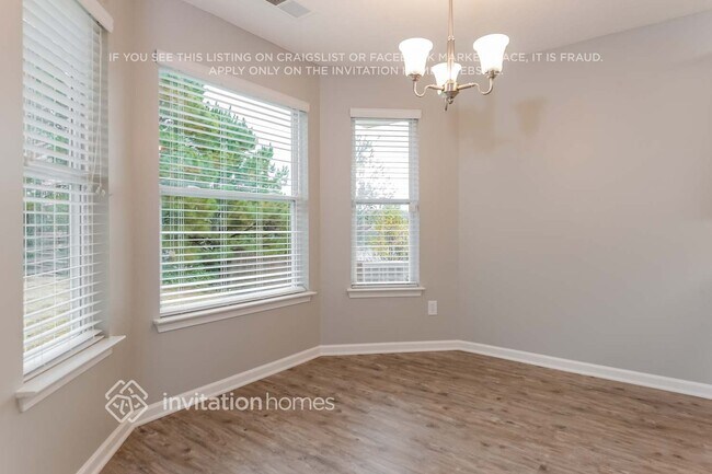 Photo - 4222 Arabian Way SW