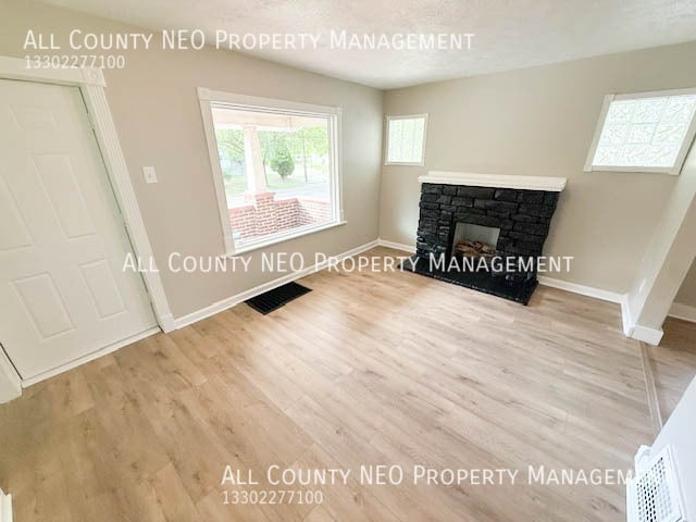 Photo - 593 Hoye Ave