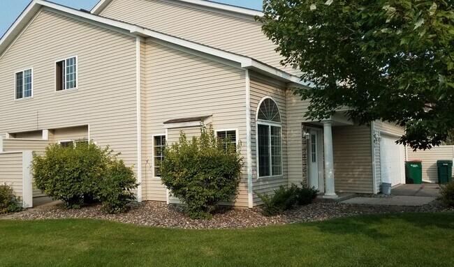 Photo - Spacious End Unit Townhouse