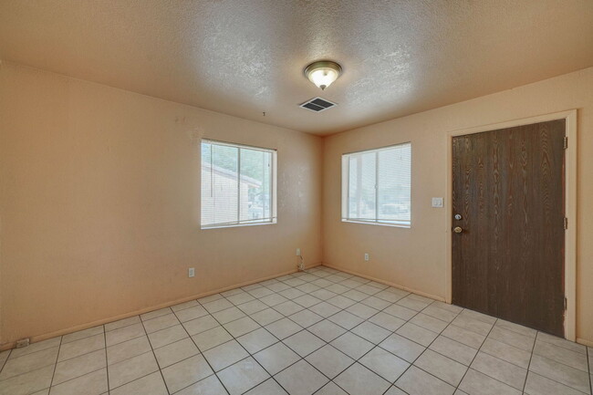 Photo - 1114 E Bisnaga St