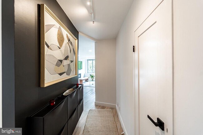 Photo - 4200 Cathedral Ave NW Unit 1005