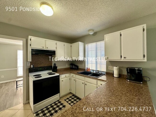 Photo - 9501 Pondside Ln