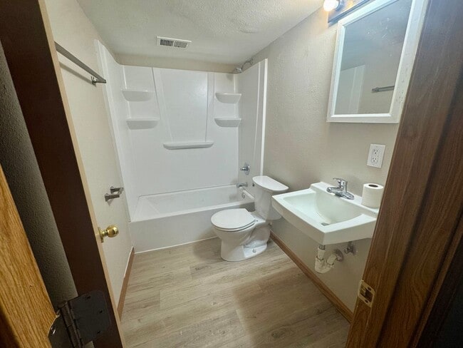 515 S 9th St Unit Lower