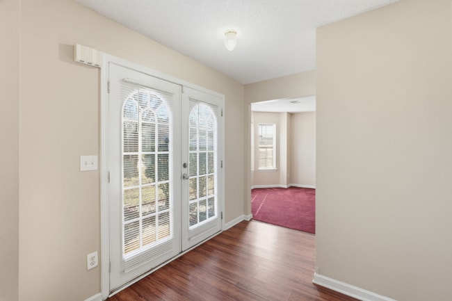 Photo - 589 Wren Walk