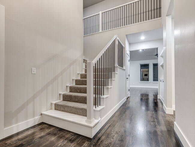 8225 Jenny Ln