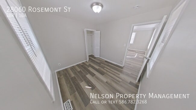 Photo - 28060 Rosemont St