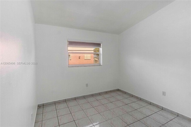 Photo - 642 E 2nd Ave Unidad A