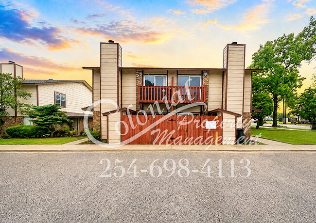 Building Photo - 3002 Chaucer Dr Unit B