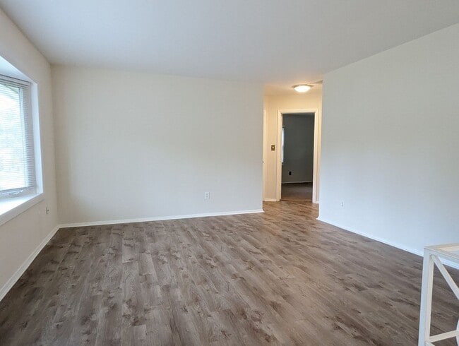 Photo - Split foyer SFH in established neighborhoo...