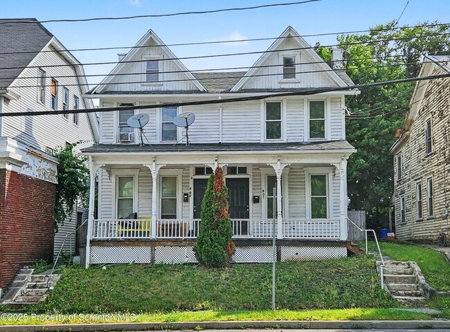 Building Photo - 907 Green Ridge St Unit R
