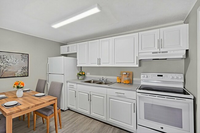 33-web-or-mls-IMG_7363 virtually staged.jpeg - Windrush Apartments