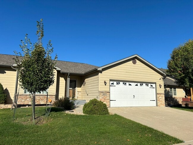 Photo - 3 BED | 3 BATH | TOWNHOME | DOUBLE GARAGE | WEST