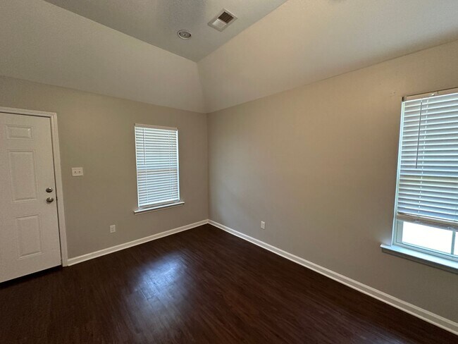 Photo - 1307 Larkin Ave