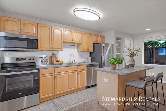 1431 1/2 W. Broadway Avenue-