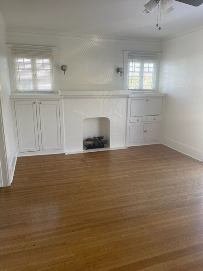 Just few Blocks from the water & next to A... - Just few Blocks from the water & next to A... Apartment Unit 293