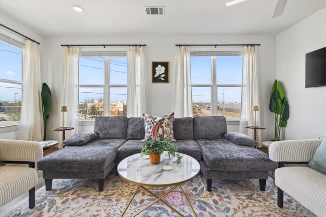 Building Photo - 1301 Leah Ave Unit SI FL1-ID1499100P