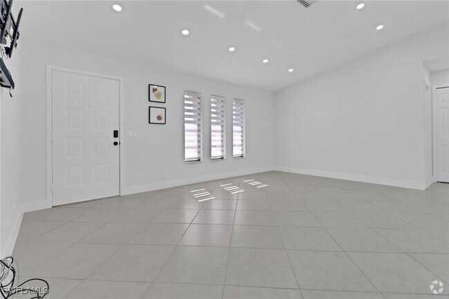 Building Photo - 523 SE 32nd Terrace Rental