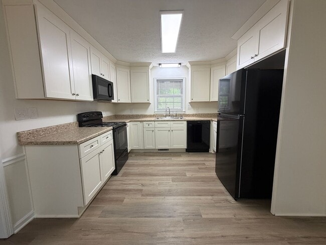 Building Photo - 3-Bedroom, 2.5-Bath House on Spacious Lot in west Athens, GA