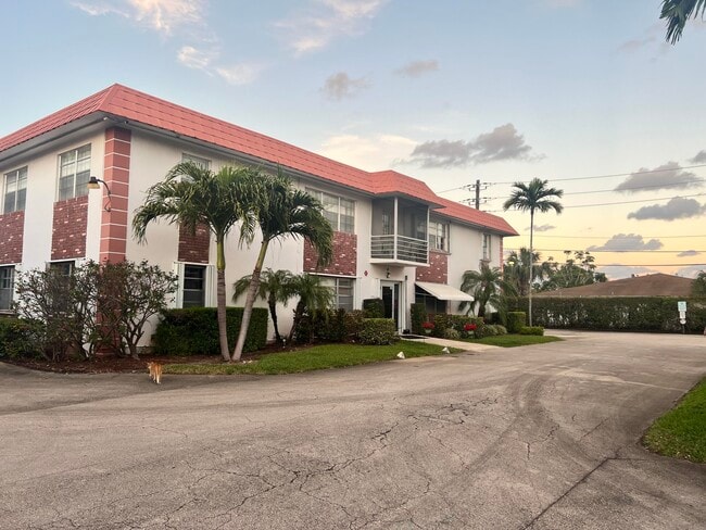 Building Photo - 3550 NW 8th Ave Unit 404
