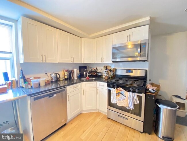 Building Photo - 2031 E Susquehanna Ave Unit 3