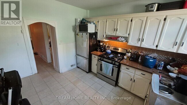 Photo - 364 Harbord St