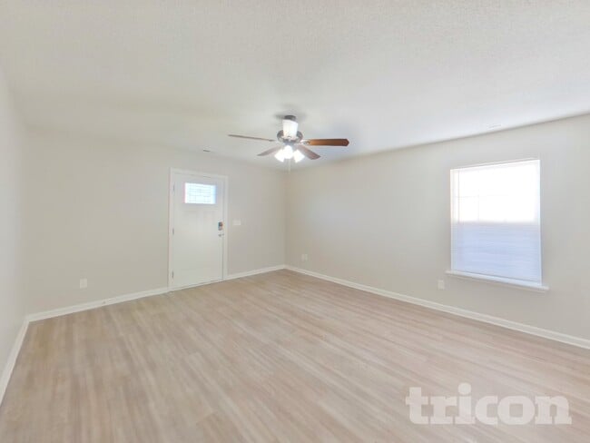 Photo - 136 Katrina Ct