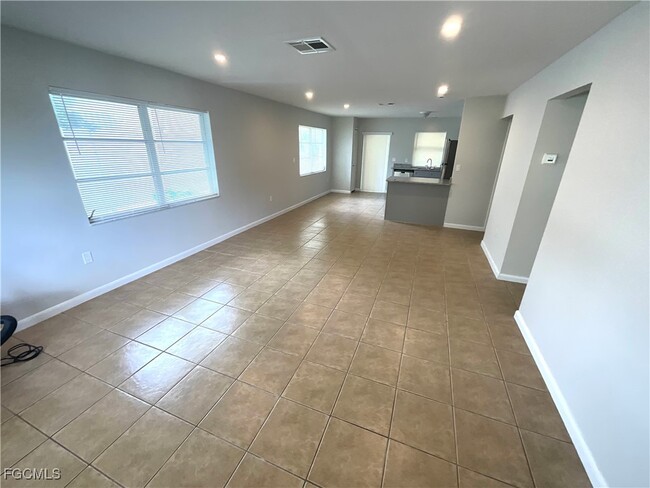 Photo - 610 SE 13th Ct