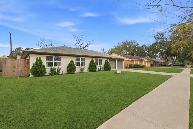 Photo - 5807 Ettrick Dr