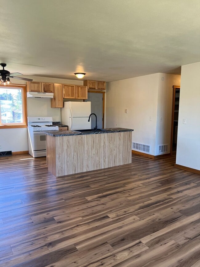 Photo - 1202 Mosinee Ave Apartment Unit 1202 Mosinee Ave