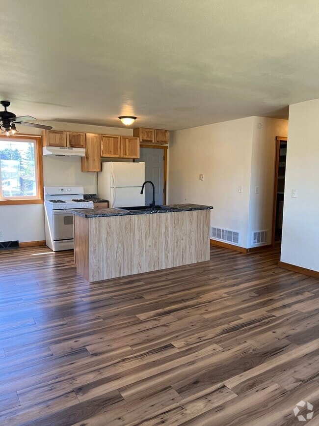 Building Photo - 1202 Mosinee Ave Unit 1202 Mosinee Ave Rental