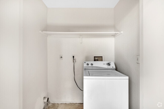 1BR, 1BA - 610SF - Laundry Area