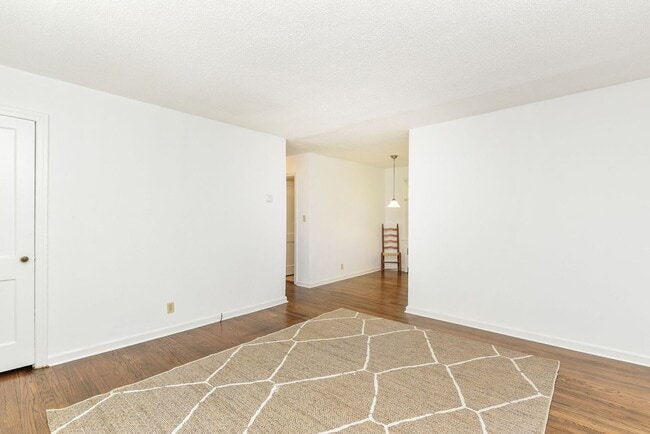 Photo - Condo / Burlington