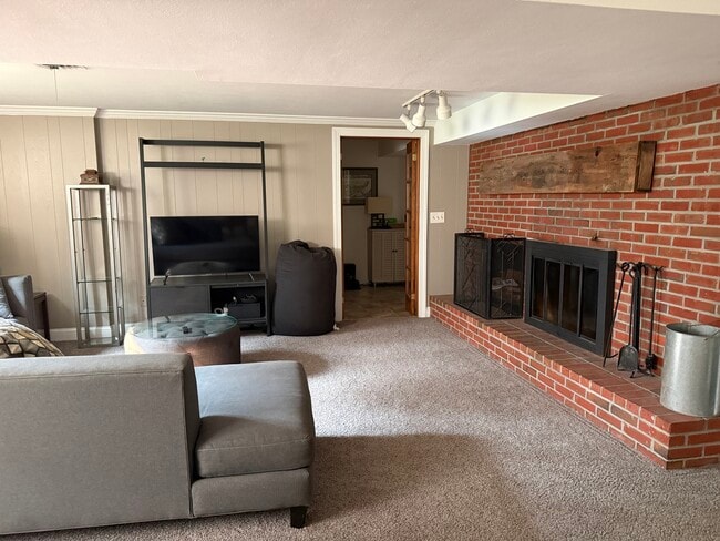 Building Photo - 103 Vernon Ln Unit Furnished Guest Suite