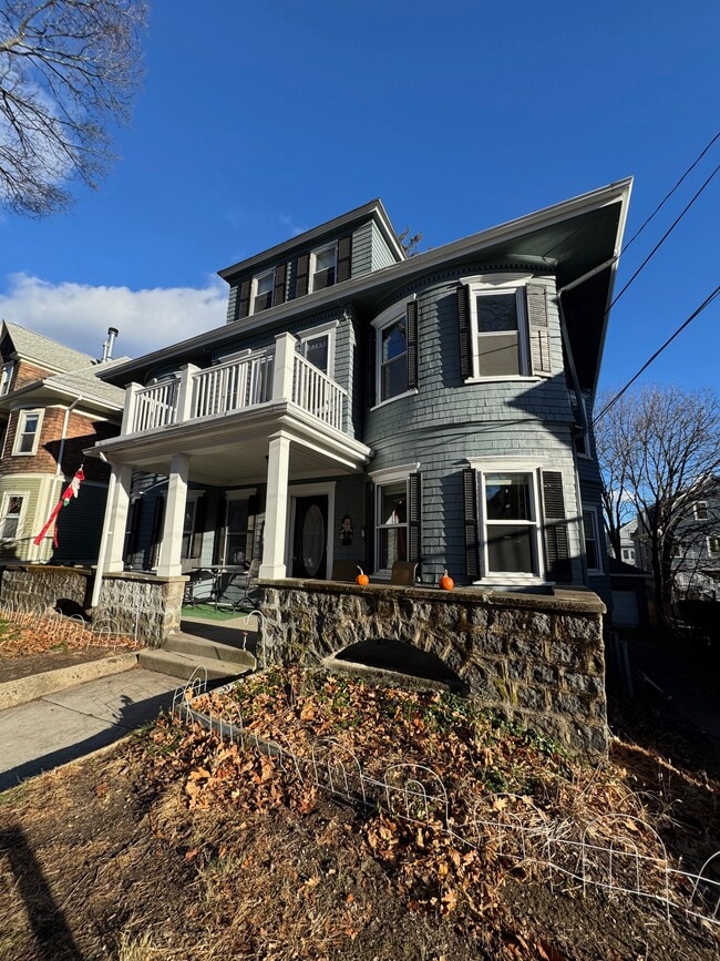 Building Photo - 62 Liberty Ave Unit #2