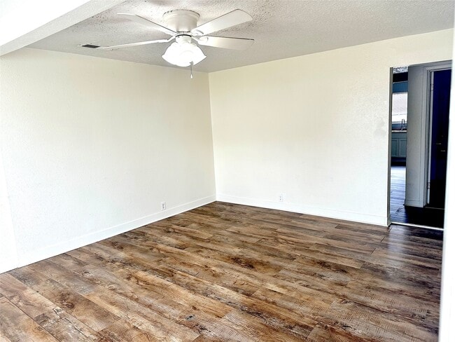 Photo - 1005 Avenue E 1/2